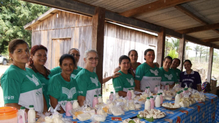 Moradores do assentamento São Pedro recebem curso para produção de queijos